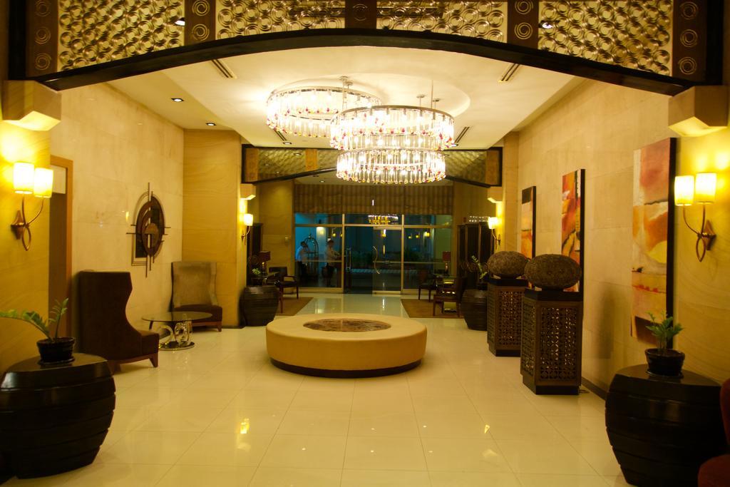 Luxury Condo At Forbeswood Parklane The Fort Bgc Макати Номер фото