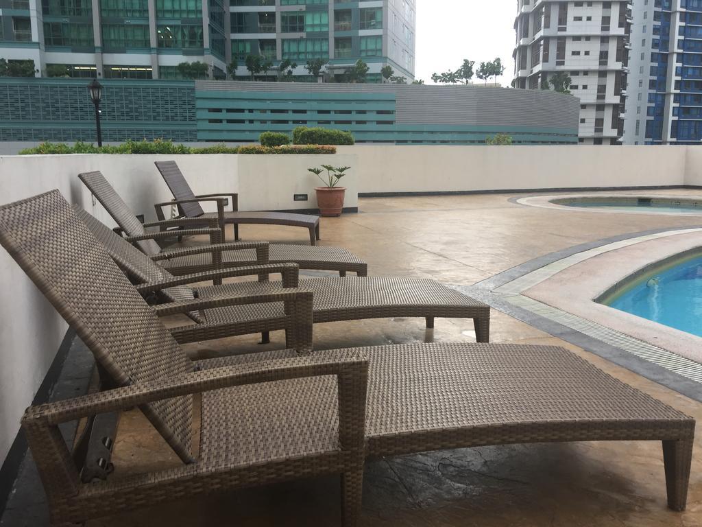 Luxury Condo At Forbeswood Parklane The Fort Bgc Макати Экстерьер фото