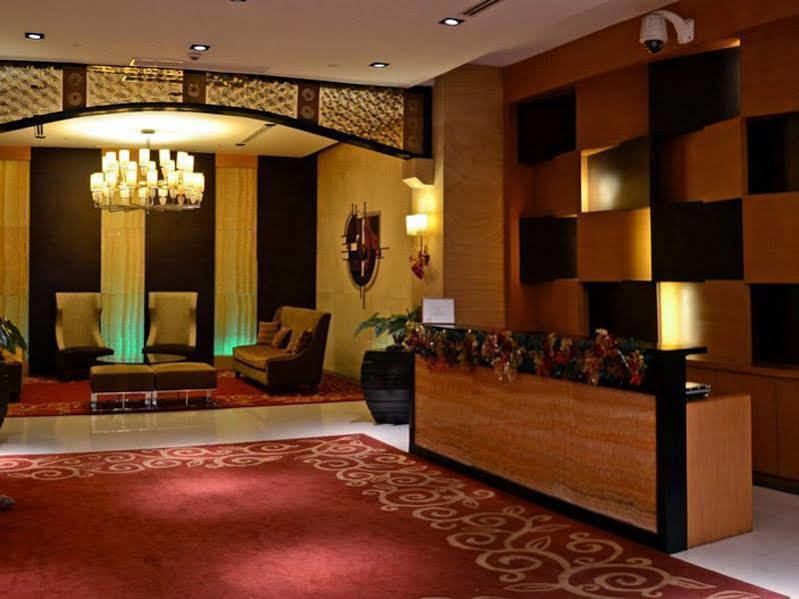 Luxury Condo At Forbeswood Parklane The Fort Bgc Макати Экстерьер фото